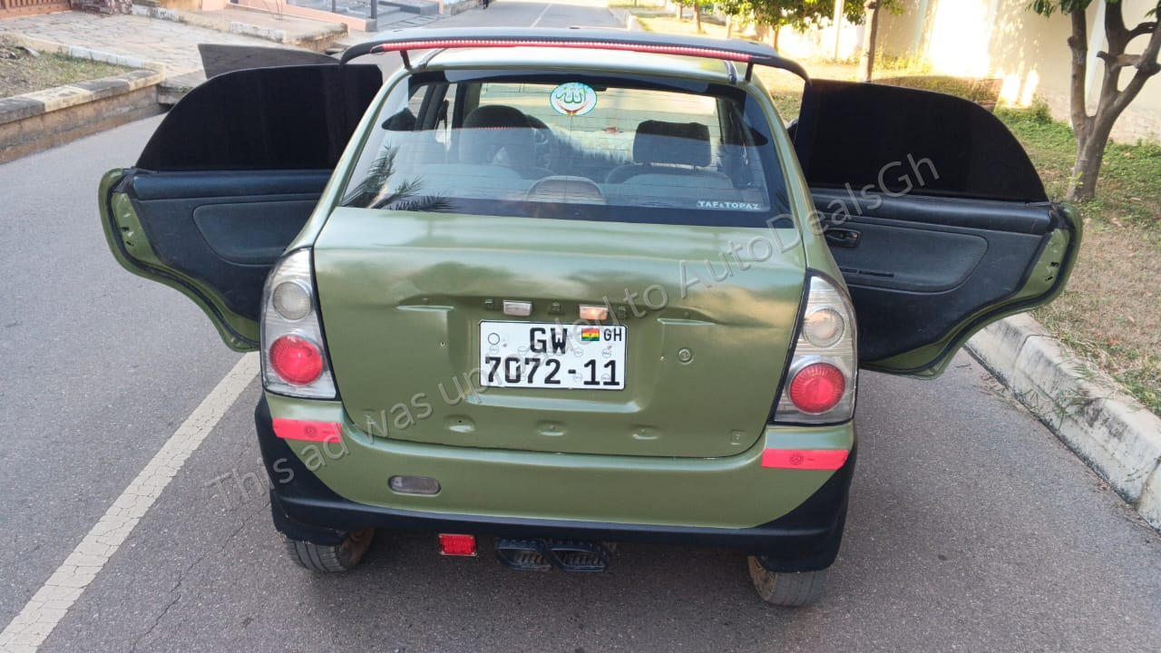 2000 Daihatsu Sirion