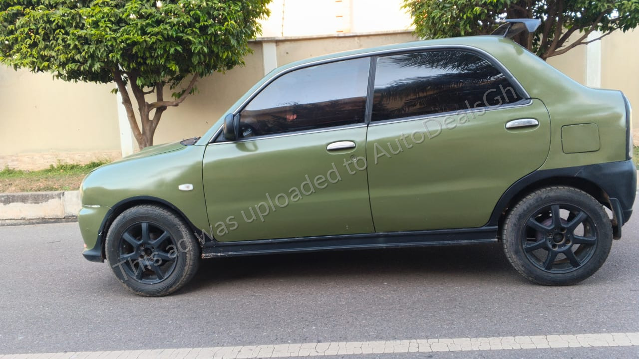 2000 Daihatsu Sirion